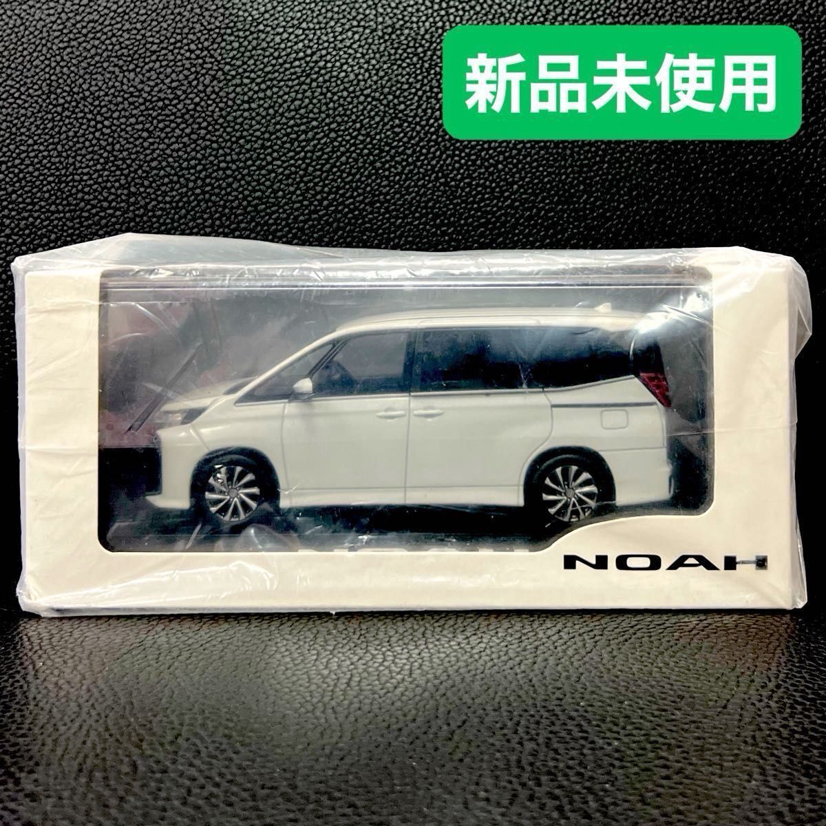 【新品・未使用】ノア 90系 ホワイトパール ミニカー カラーサンプル 1/30 ダイキャスト製 TOYOTA NOAH