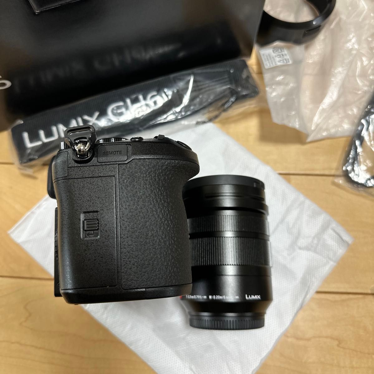 ほぼ新品 LUMIX GH6 標準ズームレンズキット DC-GH6L シャッター ほぼ新品 LUMIX GH6 標準ズームレンズキット DC-GH6L シャッター