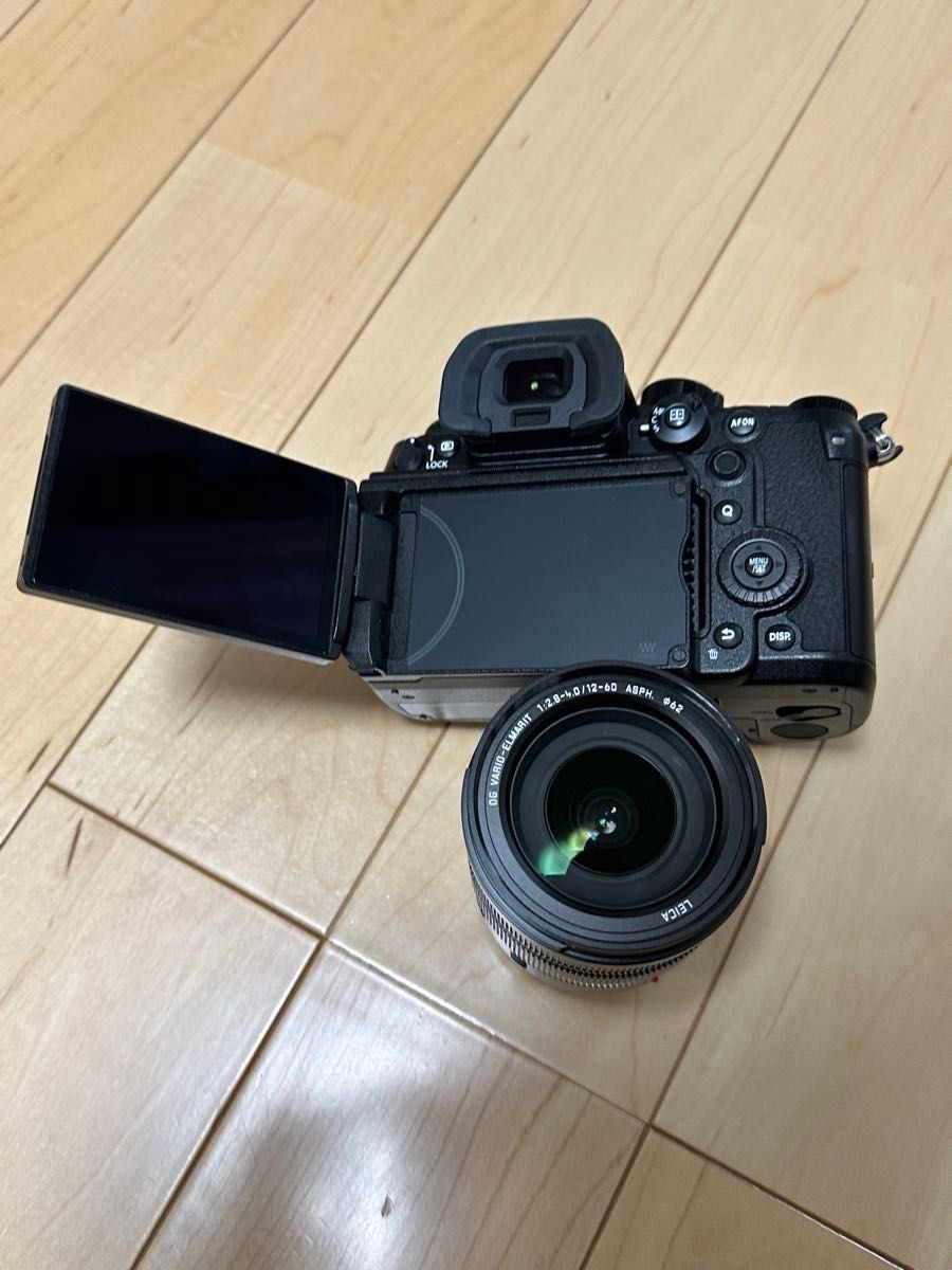 ほぼ新品 LUMIX GH6 標準ズームレンズキット DC-GH6L シャッター ほぼ新品 LUMIX GH6 標準ズームレンズキット DC-GH6L シャッター