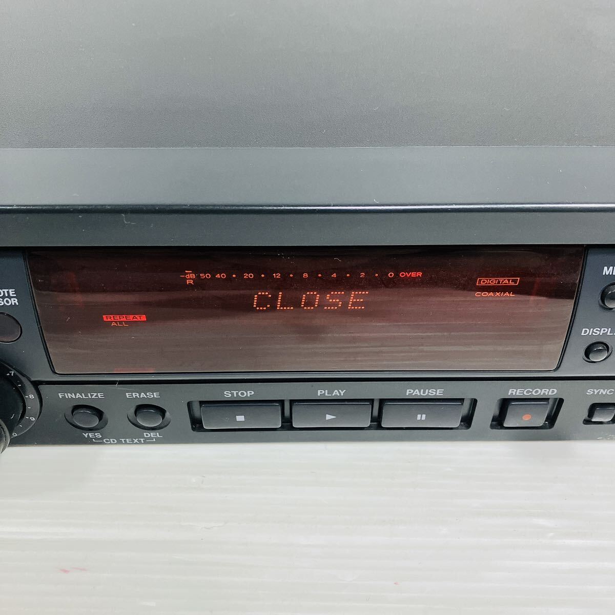 TASCAM タスカム CD-RW750 CDレコーダー 業務用 音響機材 通電確認済み トレイ開閉不良 ジャンク扱い 部品取り 修理用 外装美品_画像5