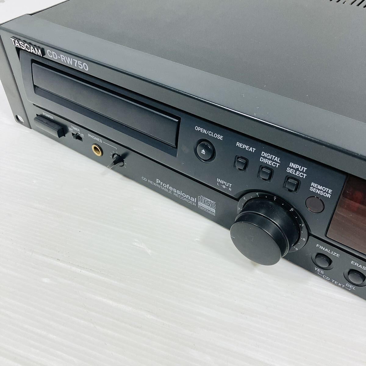 TASCAM タスカム CD-RW750 CDレコーダー 業務用 音響機材 通電確認済み トレイ開閉不良 ジャンク扱い 部品取り 修理用 外装美品_画像3
