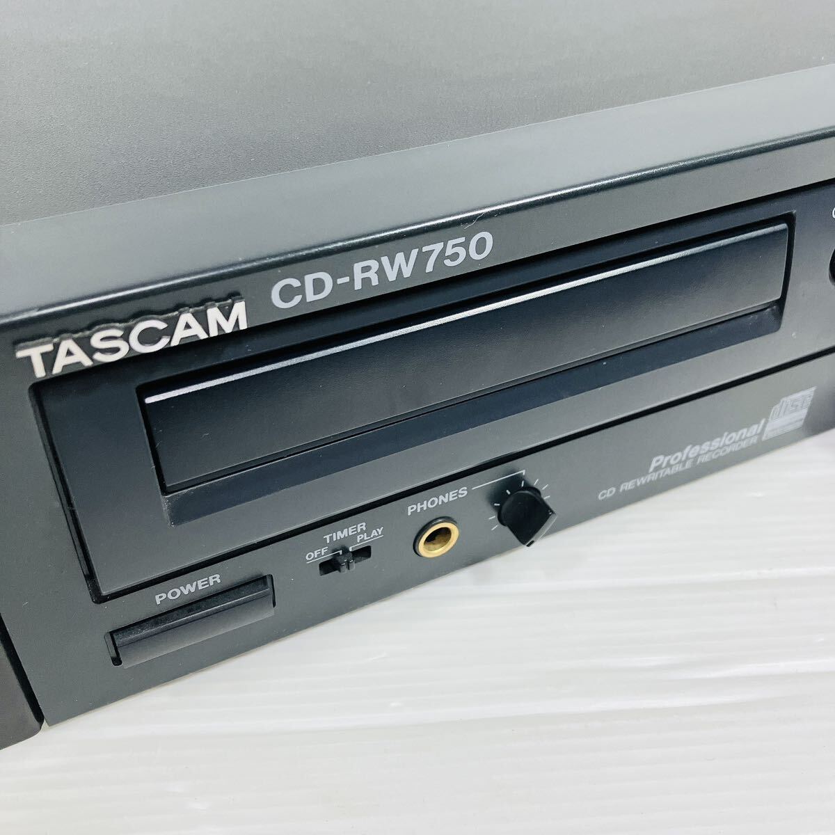 TASCAM タスカム CD-RW750 CDレコーダー 業務用 音響機材 通電確認済み トレイ開閉不良 ジャンク扱い 部品取り 修理用 外装美品_画像2