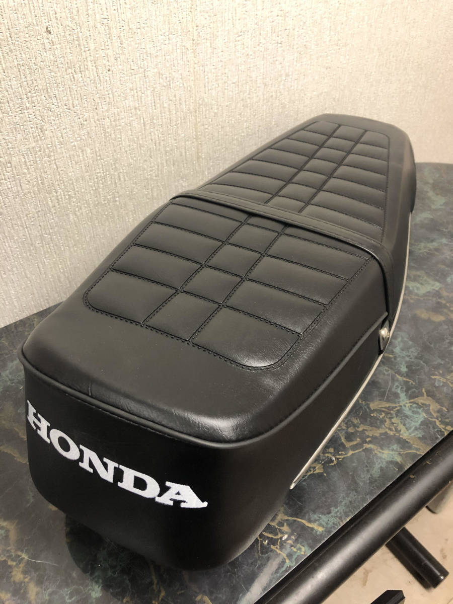 ☆☆新品・未使用！　ＨＯＮＤＡ　純正シート　旧車ルック　ＣＤ１２５/ＣＧ１２５用？　流用取り付けに　アンコ抜き　カスタムシート_画像2