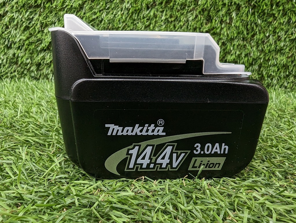 中古美品 makita マキタ 125mm 14.4V 充電式マルノコ HS470DRF 3.0Ahバッテリー + 充電器_画像8