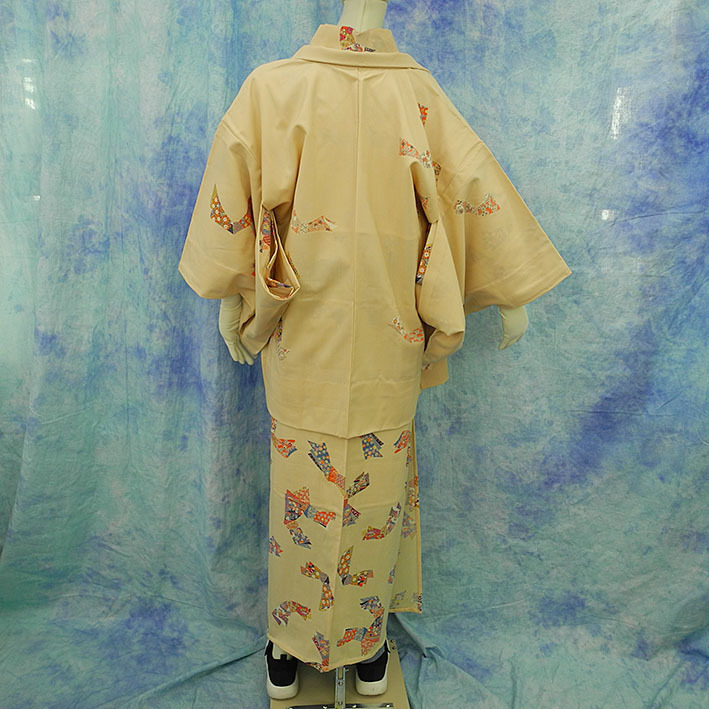 （57）単衣　ウール　wool 羽織　絵羽柄　アンサンブル　着物 pre-owned　　中古　Japanese Kimono　153cm 60inch_画像8