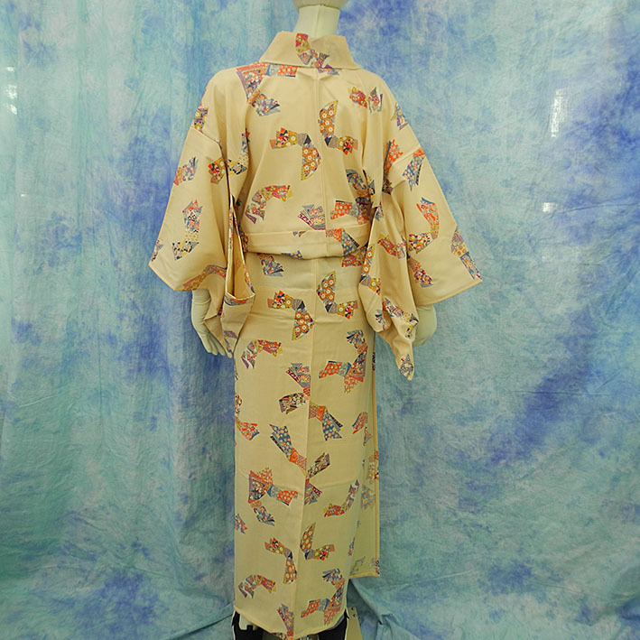 （57）単衣　ウール　wool 羽織　絵羽柄　アンサンブル　着物 pre-owned　　中古　Japanese Kimono　153cm 60inch_画像9