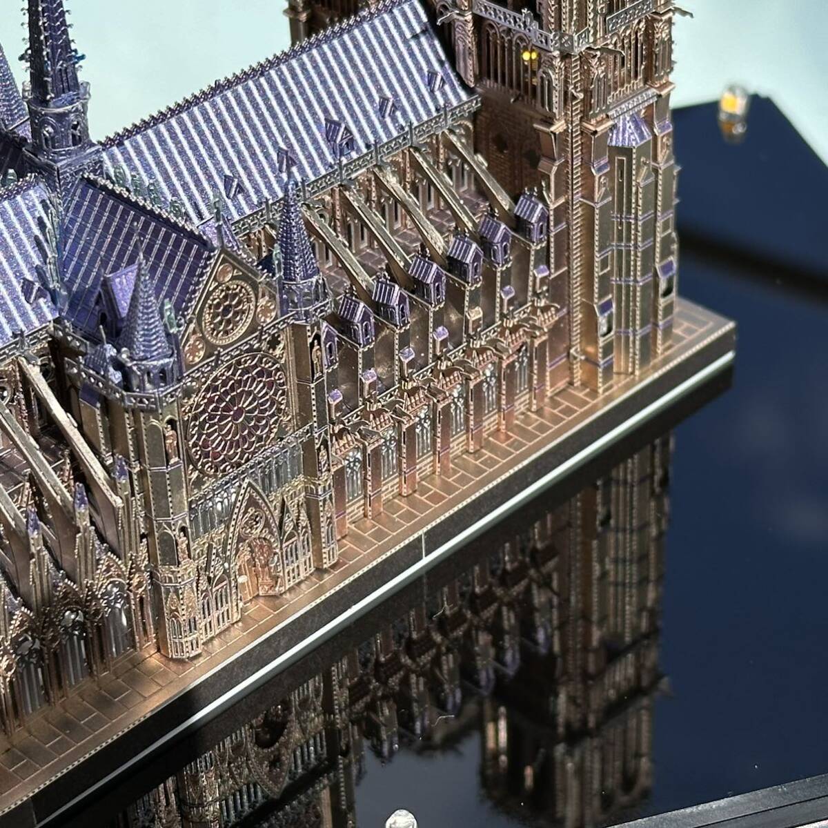 ノートルダム大聖堂　金属模型の組立完成品を特注アクリルケースに取付け 調光式LED照明設置(piececool 3D METALPUZZLE)縮尺およそ1/1000_画像10