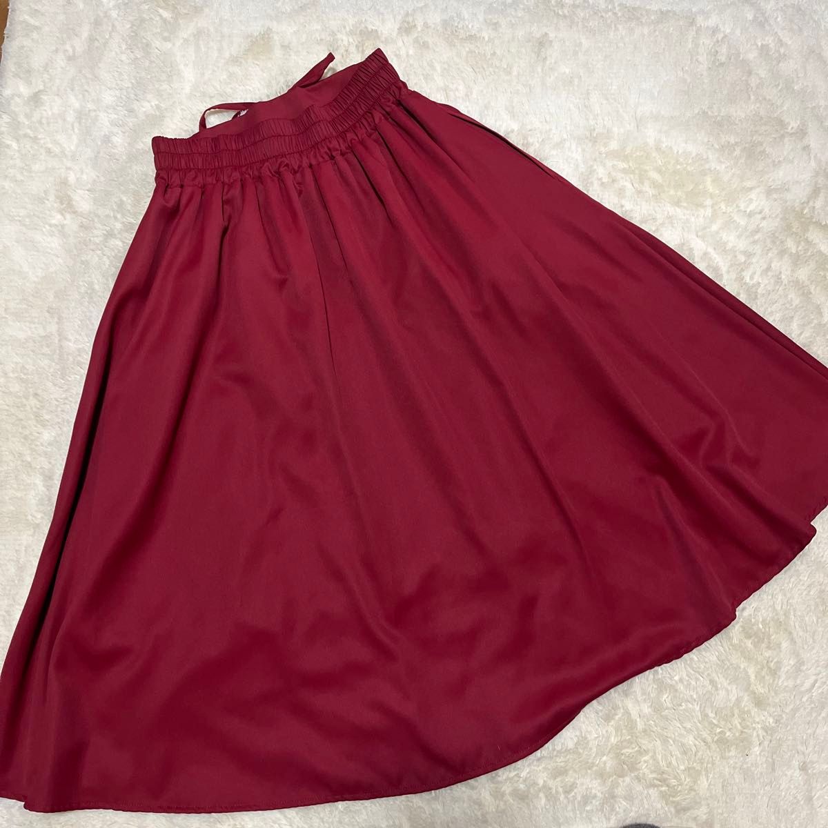 ハニーズ　赤いスカート
