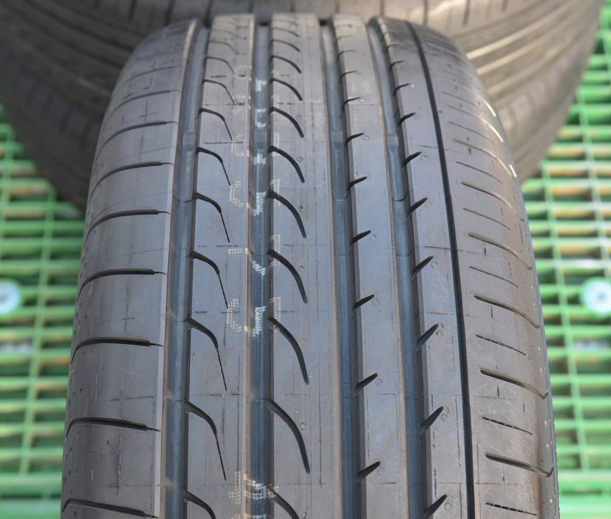 4本セット 215/60R16 95H ヨコハマ ブルーアース RV02 国産 / YOKOHAMA BluEarth RV-02 / 未使用の画像2