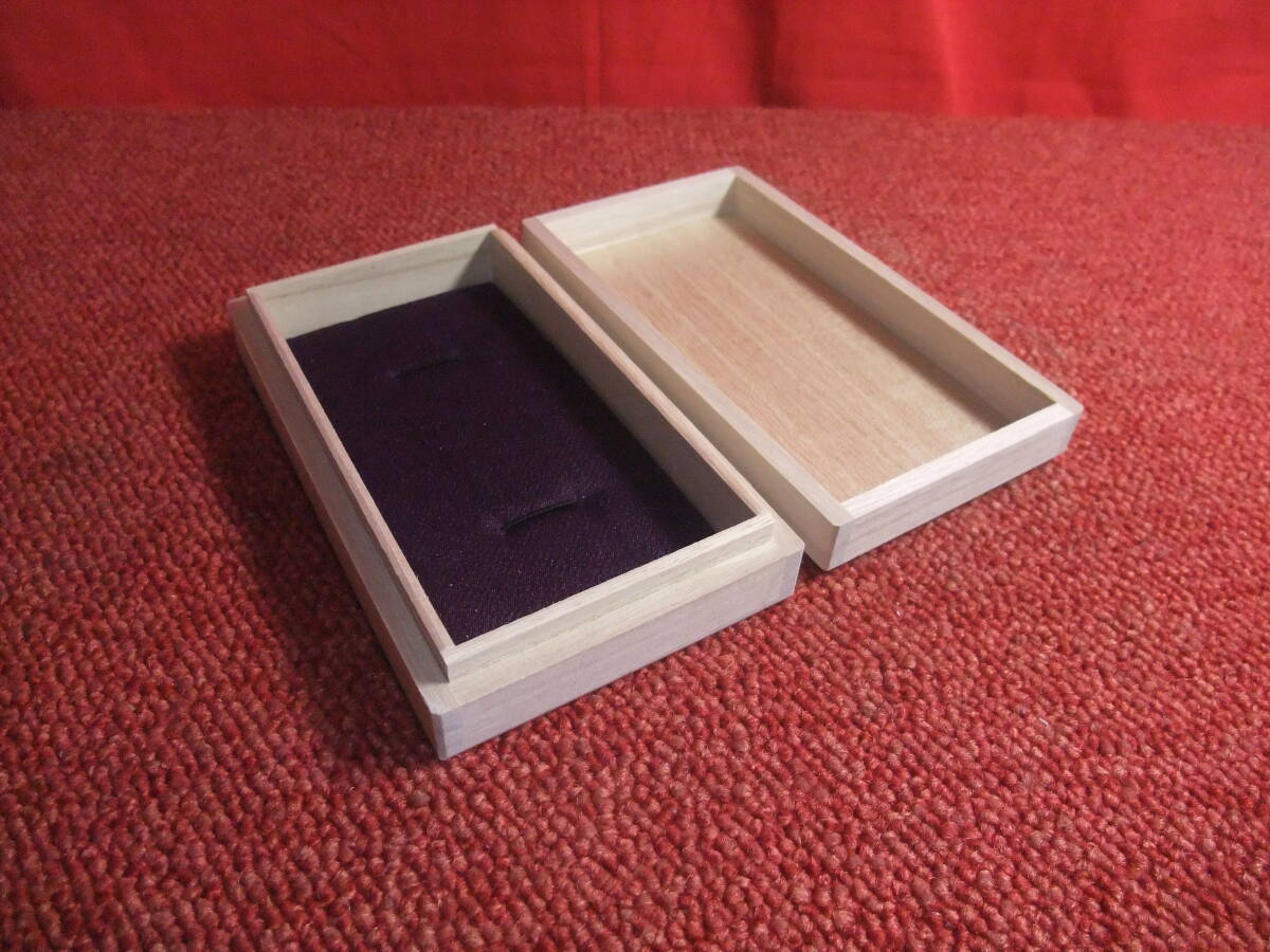 目貫箱　紫色　新品未使用キズ、色むらあり。1７５ 鍔刀剣手入れ具日本刀陸軍軍刀骨董品アンティーク_新品ですが素材の色むらがあります。
