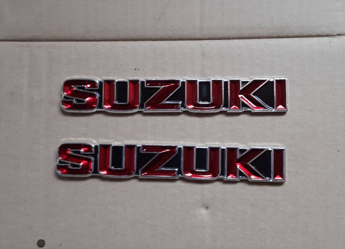 SUZUKI タンクエンブレム　凹型　初期タイプ　張り付け　GS400 GSX250E GSX400E GSX450E GSX400FS インパルス　GT250 GT380 GT550 GT750 赤_画像1