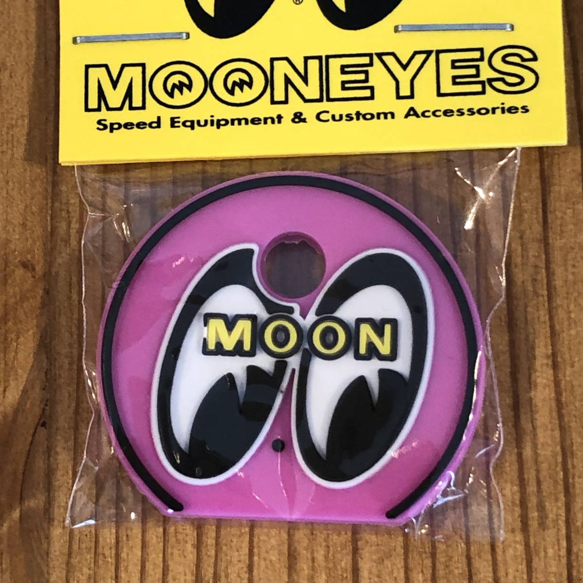 mooneyes ムーンアイズ アイボール キーキャップ ピンク ぺったんこ 絵柄は立体 キーホルダー moon eyes eyeball 色違いでぜひどうぞの画像1