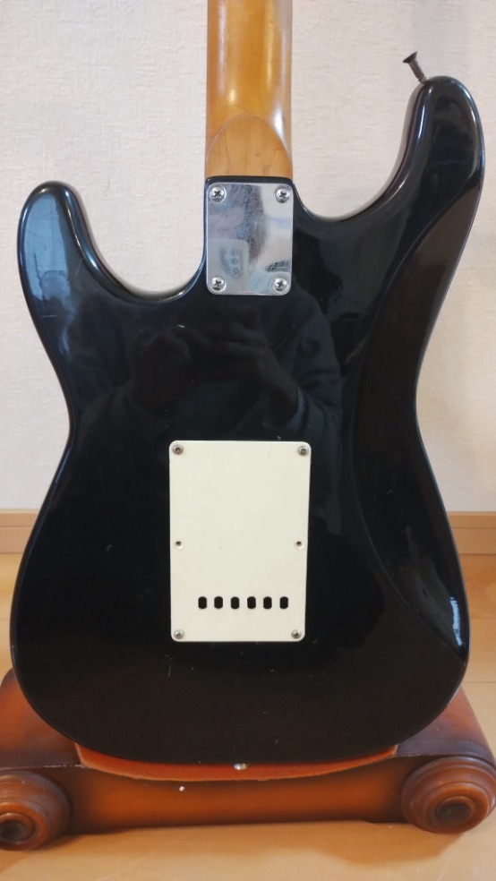 ★中古★Squier by Fender STRATOCASTER スクワイヤー フェンダー ストラトキャスター エレキギター 弦なし 現状品_画像4