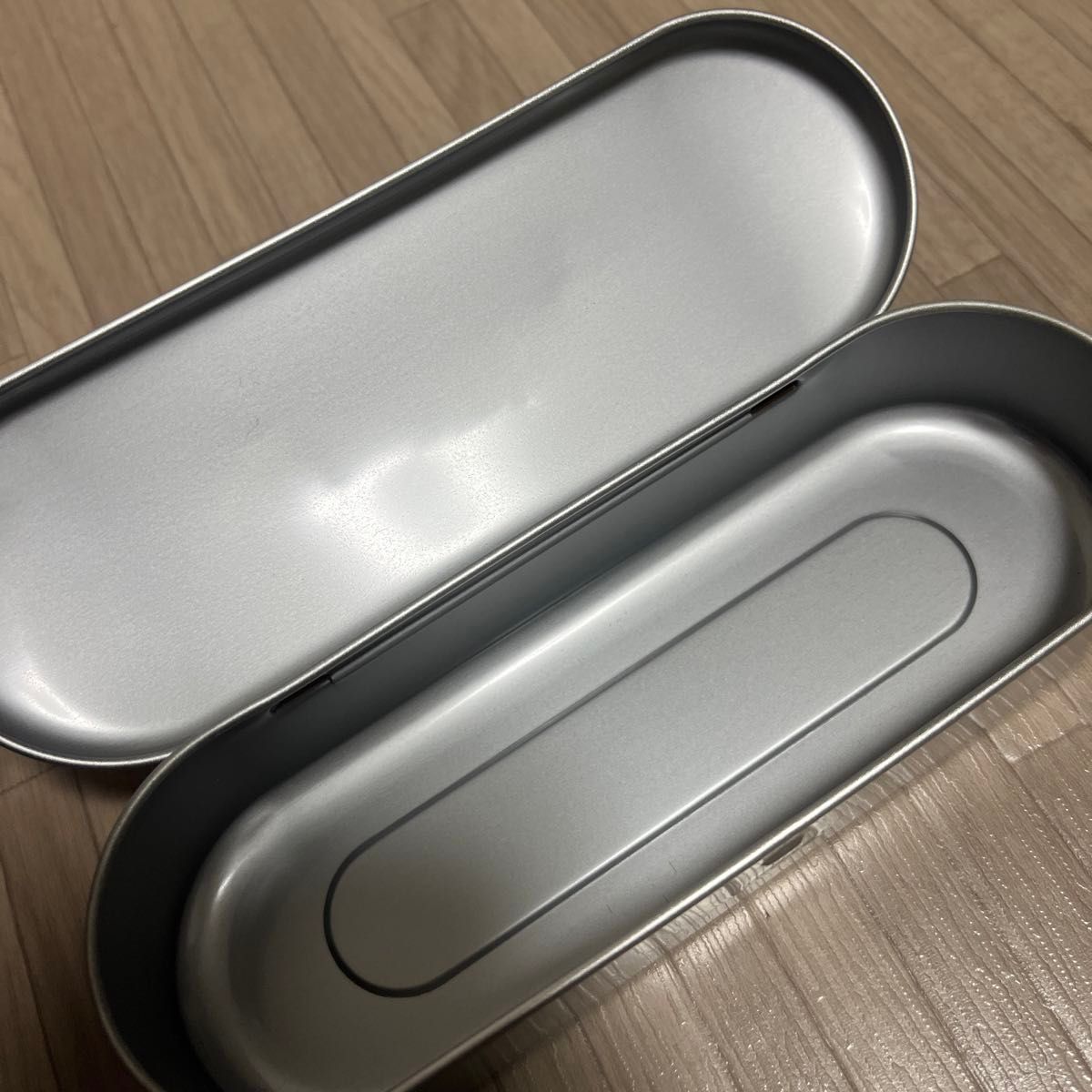 横浜銀蝿   サングラスケース      メガネケース  缶ケース