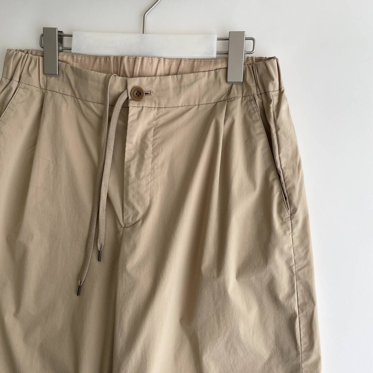 【美品】MORRIS & SONS size/2 (iz) モリスアンドサンズ 春夏 タック ワイド パンツ イージー スラックス コットン ポリ ベージュ 日本製