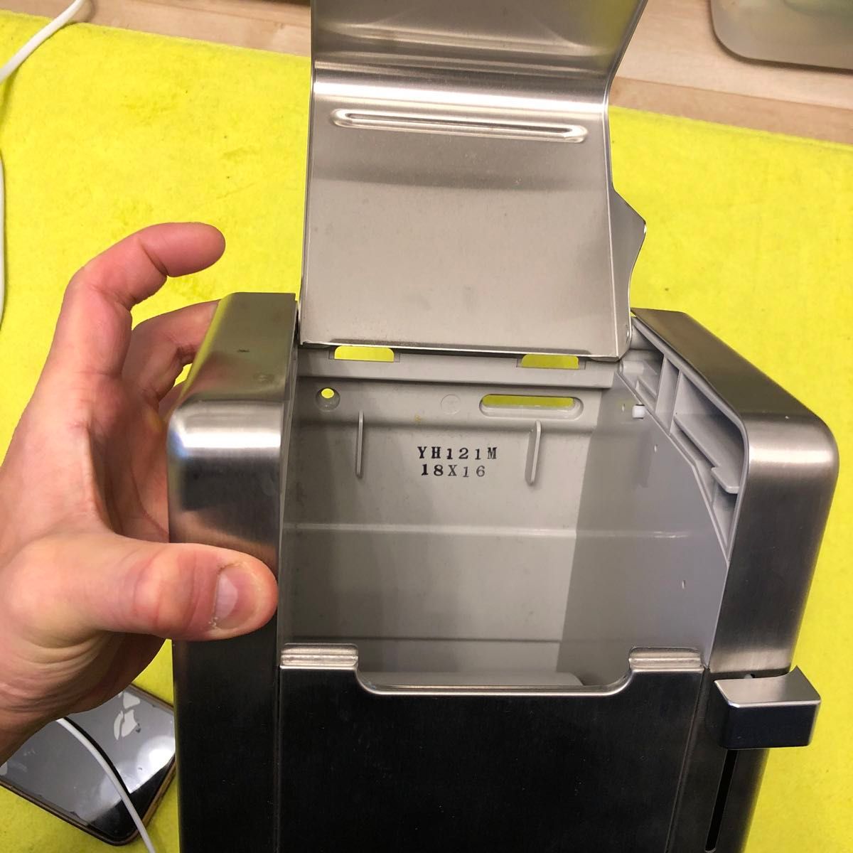 送料無料 TOTO 紙巻器 スペアホルダー付き(縦型) ステンレス製 送料無料 TOTO 紙巻器 スペアホルダー付き(縦型) ステンレス製