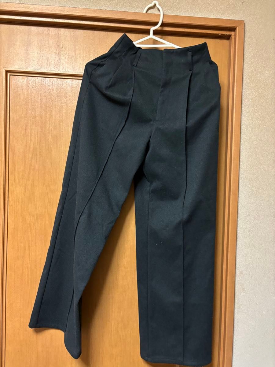 GU センタープリーツワイドパンツ　S 新品