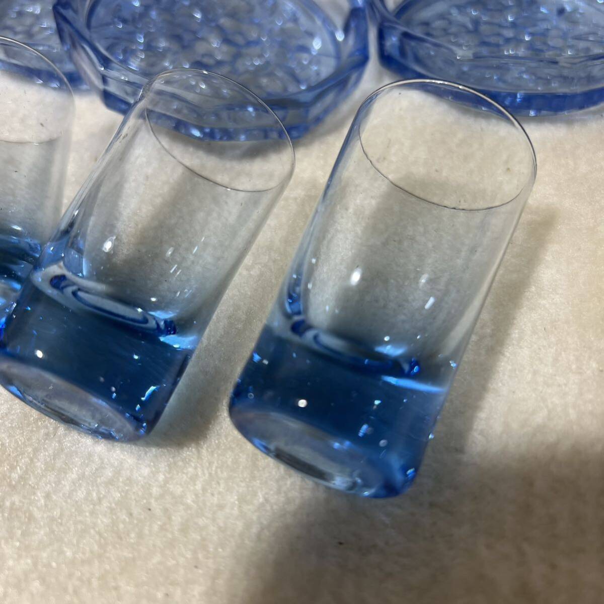 C729 昭和レトロ ガラス製 コースター 5枚 ショットグラス 3点 ブルー系 レトロ可愛い 全部で8点_画像3