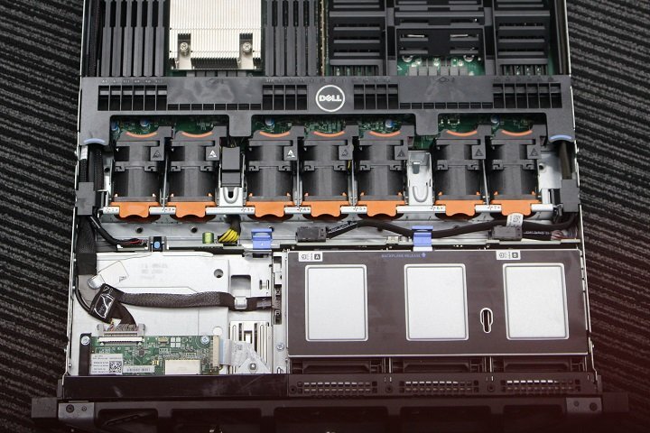現状 DELL ラックサーバー PowerEdge R630 Xeon E5-2623 v4 /8GB/USB3.0/750W電源×2基☆_画像6