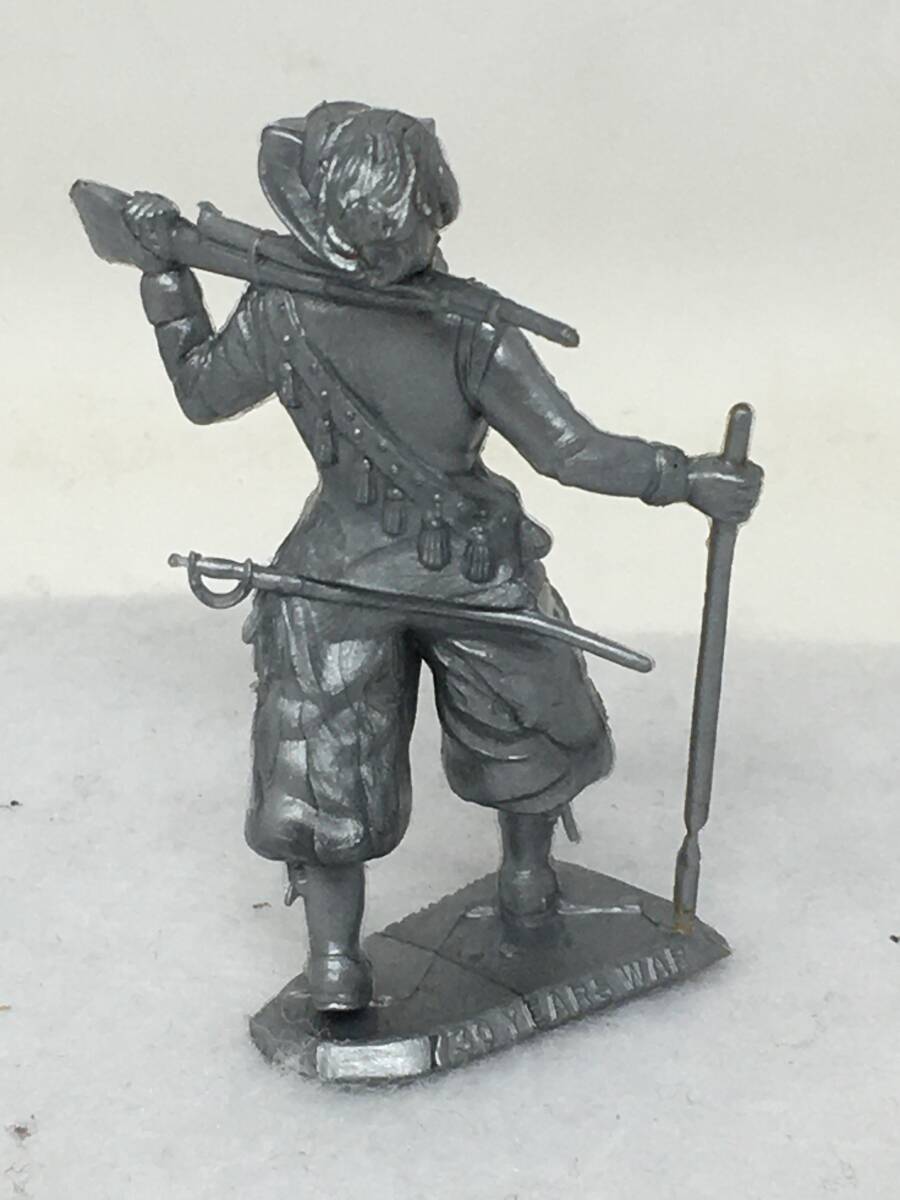 EY-016 MUSKETEER 30YEARS WAR 銃士 全長約5cm フィギュア 昭和 レトロ 当時物_画像2