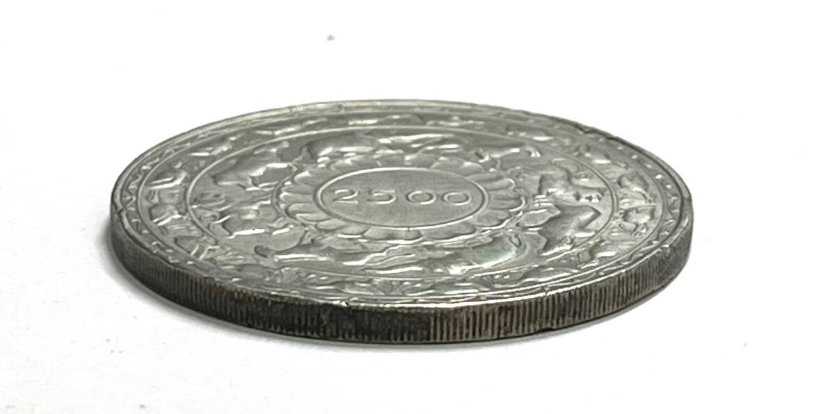 12A イギリス領セイロン島 銀貨 1957年 5ルピー コイン 仏教2500周年 釈迦涅槃 スリランカ 英国 約28.2ｇコイン 硬貨 貨幣 _画像2