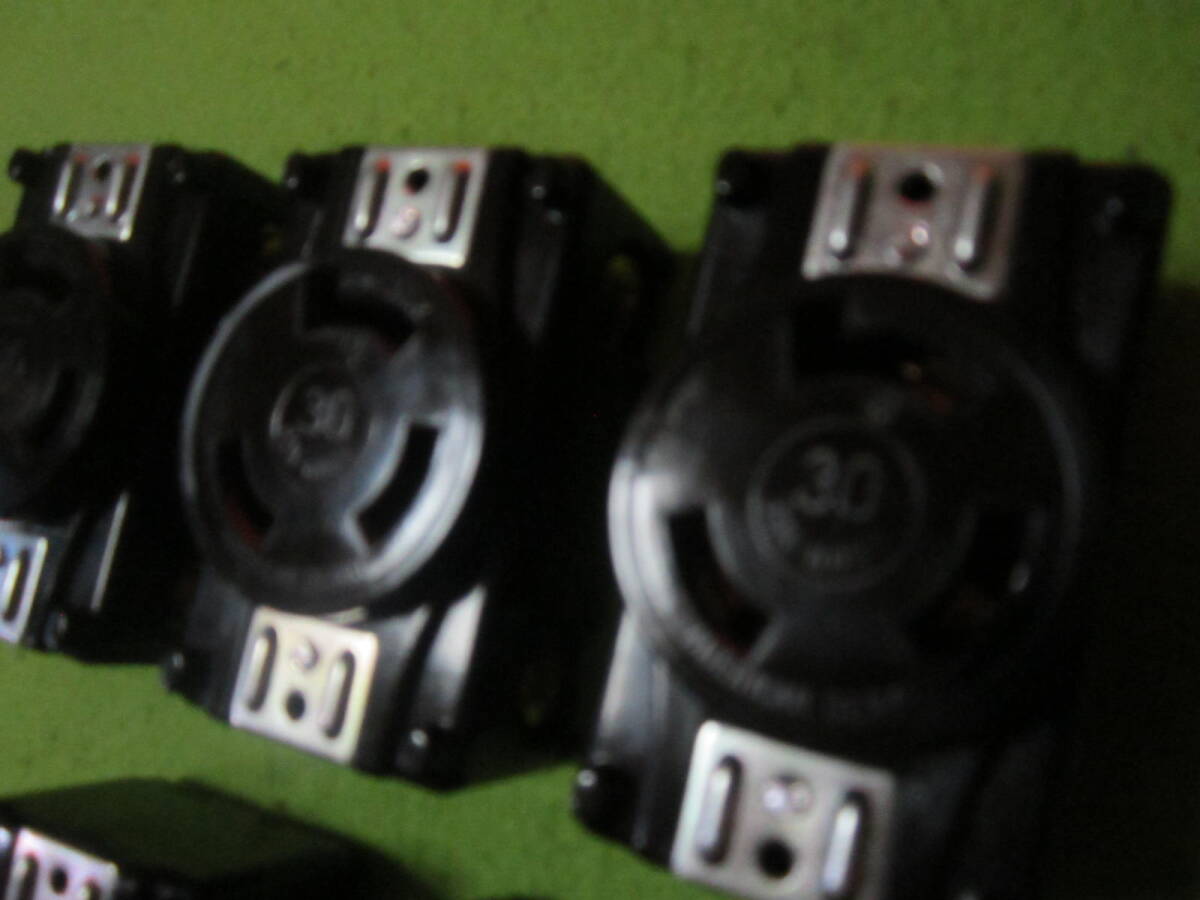 未使用品　アメリカン電機 パネル用コンセント 引掛形 黒色 3360-P　5個セット_画像2