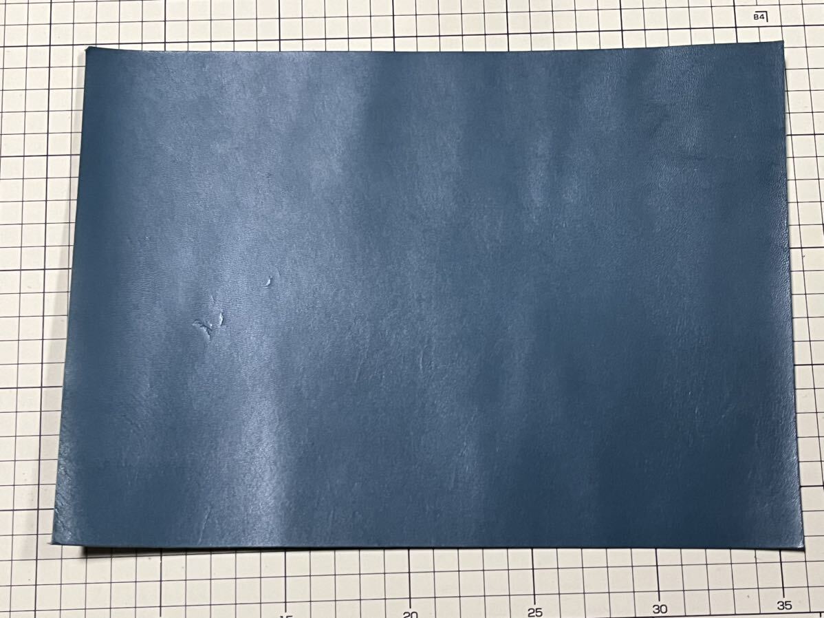 革 ハギレ 姫路レザー タンニン鞣しブルー 2ミリ厚 A4サイズ5枚 おまけ9枚の画像5