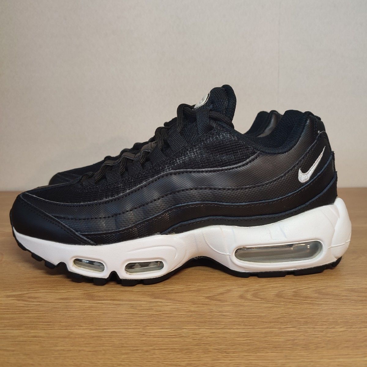 極美品 大人気 NIKE AIR MAX 95 MONOTONE 24