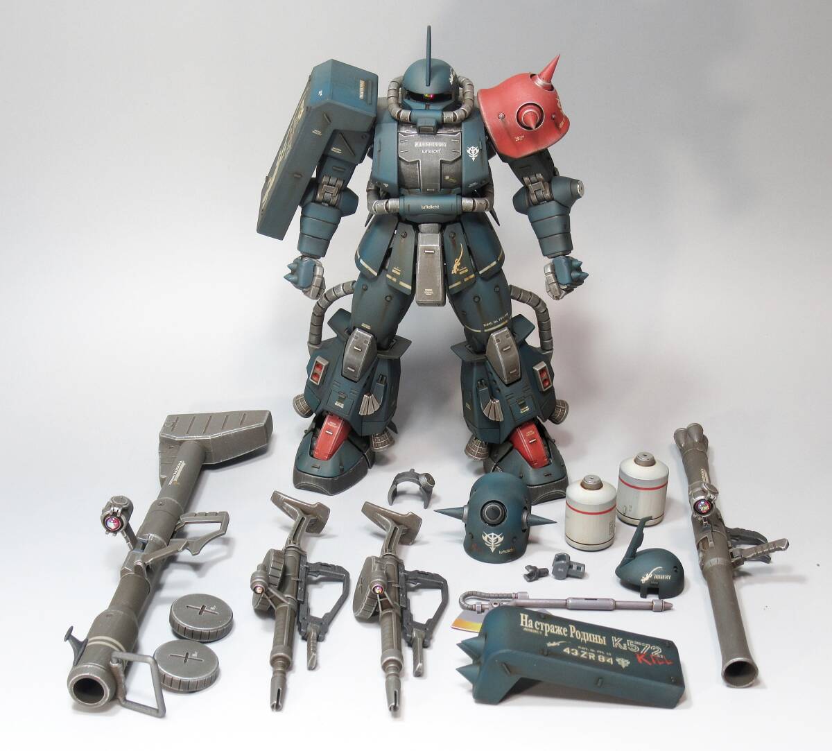 【MG 1/100 MS-06R-1A 高機動型ザクⅡ ブラックオーガー エルマー・スネル大尉機 戦場風 改修塗装完成品】_画像10