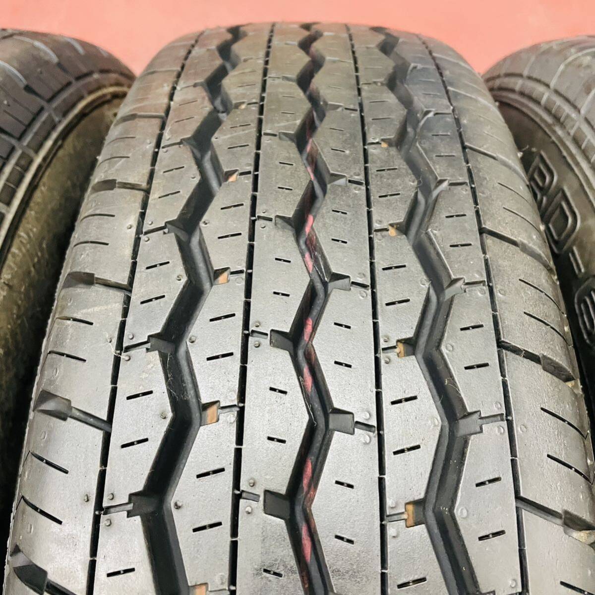 新車外し 送料無料[195/70R15 106/104L LT ブリヂストン RD-613 STEEL 4本]Bridgestone 195/70-15 195-70-15 195-70R15 ダイナ 美品_画像4