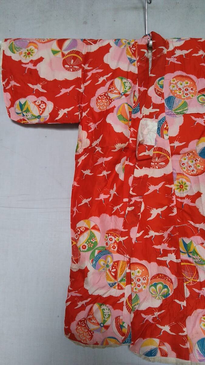  старый ткань retro маленький девочка кимоно человек шелк рука . рисунок журавль рисунок цветочный принт тамбурин без тарелочек рисунок . красный цвет 2 листов переделка 