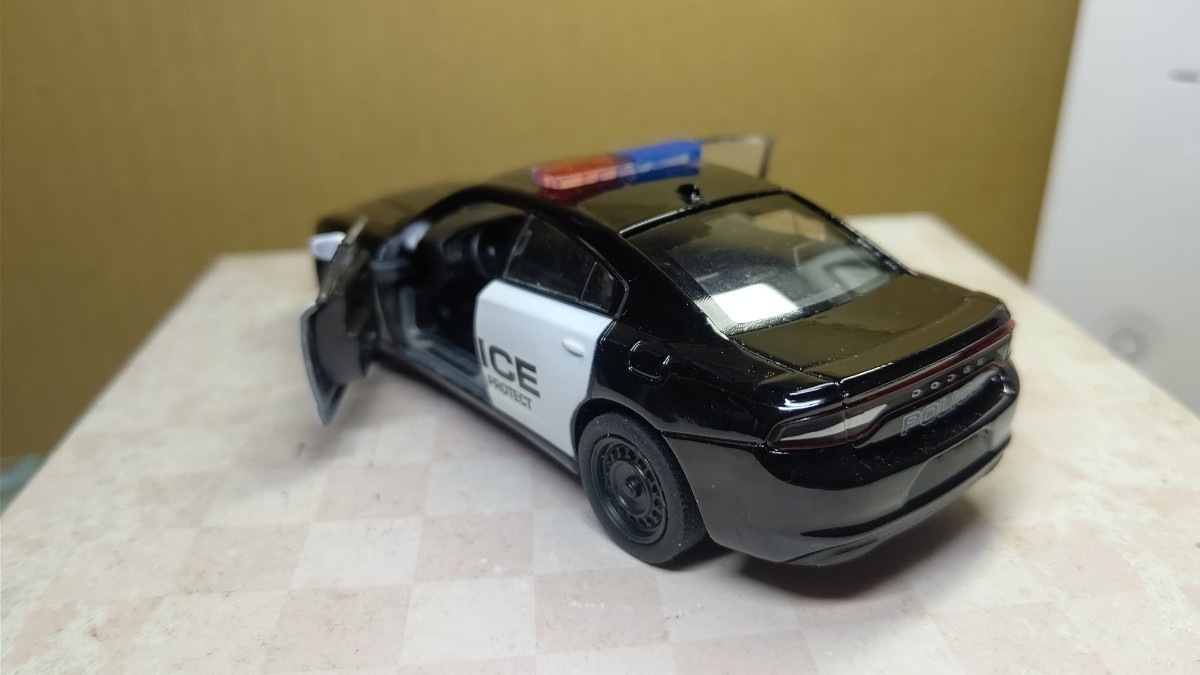 スケール 1/36 DODGE CHARGER R/T 世界の名車 ！ ポリス仕様！ WELLY_画像4