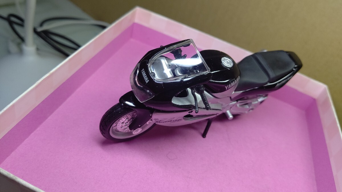 スケール 1/18 YAMAHA YZF 1000 DELTRBOX EXUP ！ 世界の名バイクコレクション！ Maist_画像4