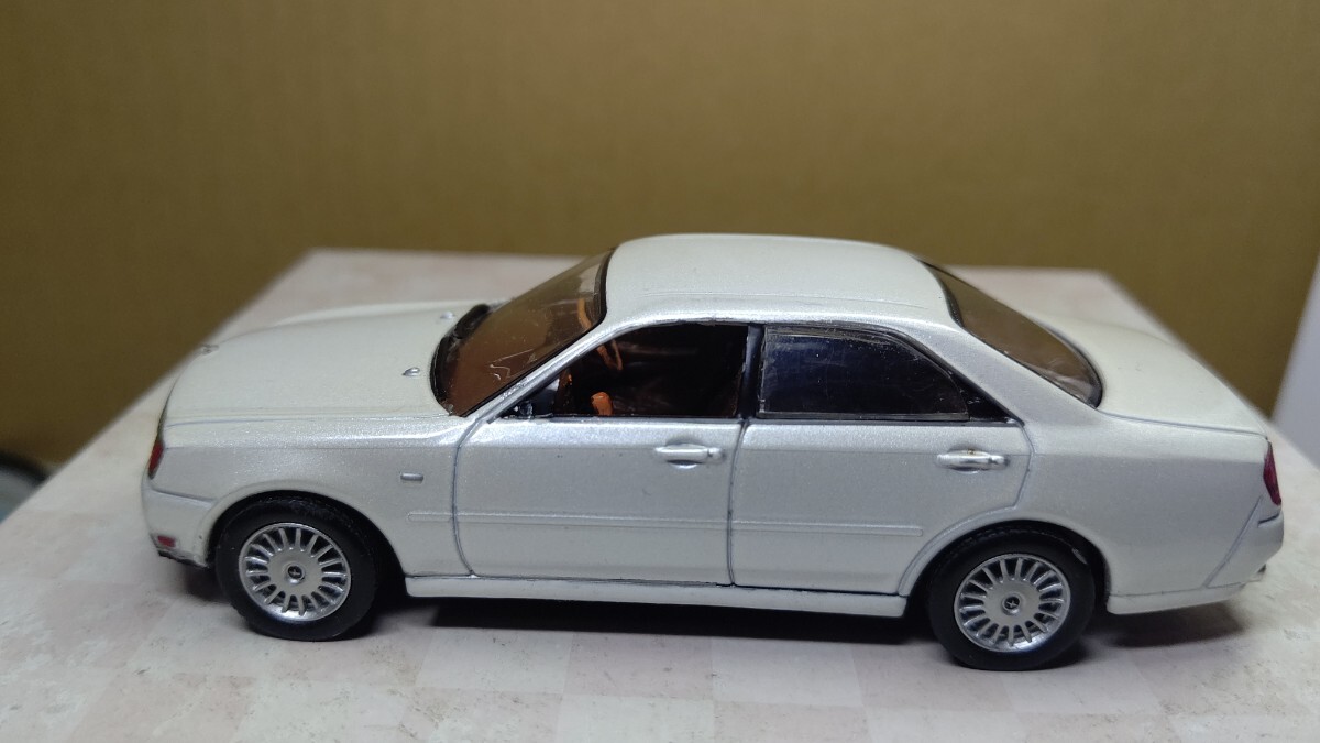 スケール 1/43 NISSAN CEDRIC ！ 日産 セドリック ！ 国産名車コレクション！左右ミラー欠落しています。の画像1