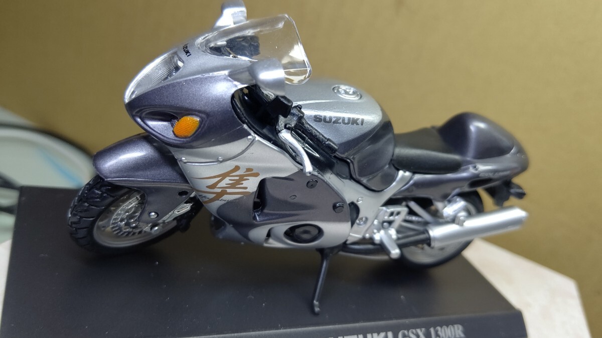 スケール 1/18 SUZUKI GSX 1300 ！ HAYABUSA！ 世界の名バイクコレクション！ Maist_画像2