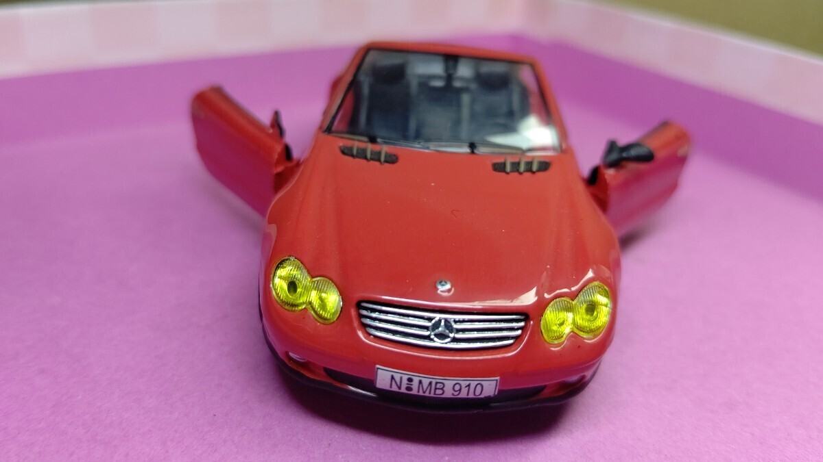 スケール 1/43 MERCEDES-BENZ SL Class ！ 世界の名車シリーズ！ _画像2