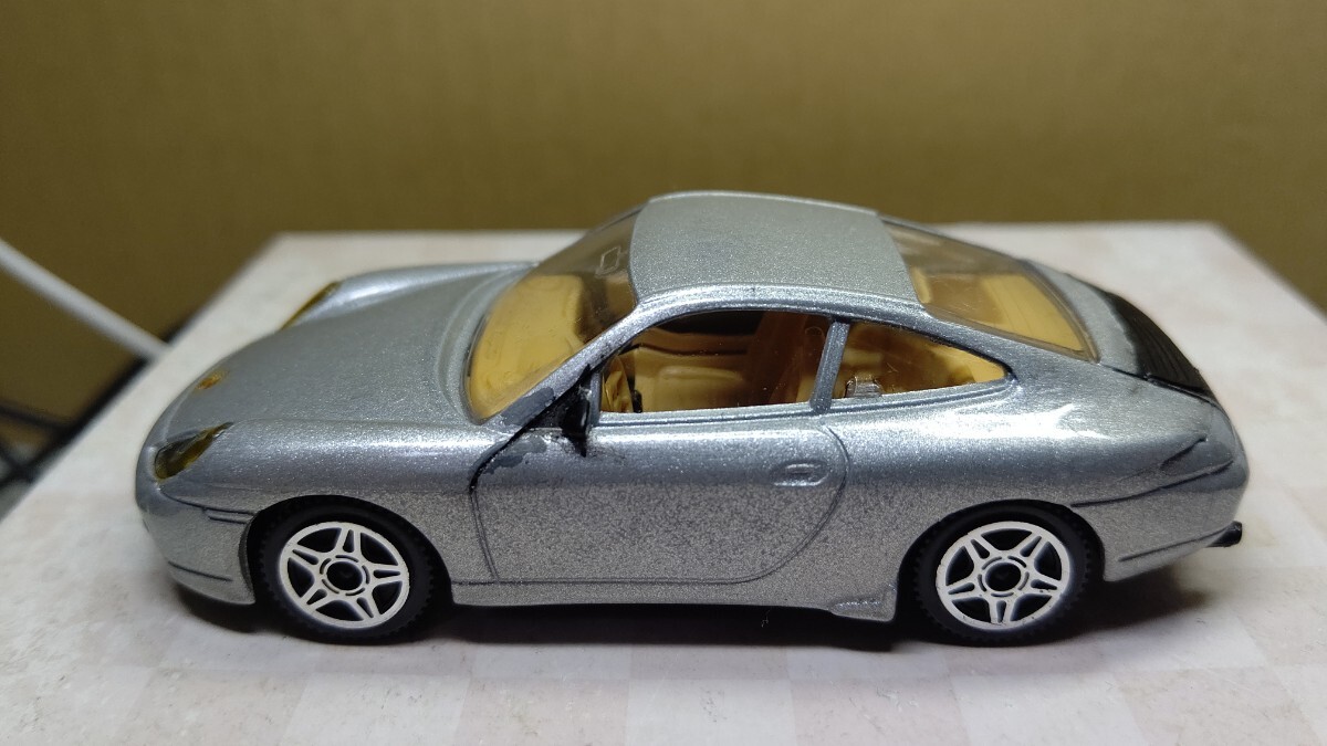 スケール 1/43 PORSCHE 911 Carrera ！ 世界の名車！ Buragoの画像1