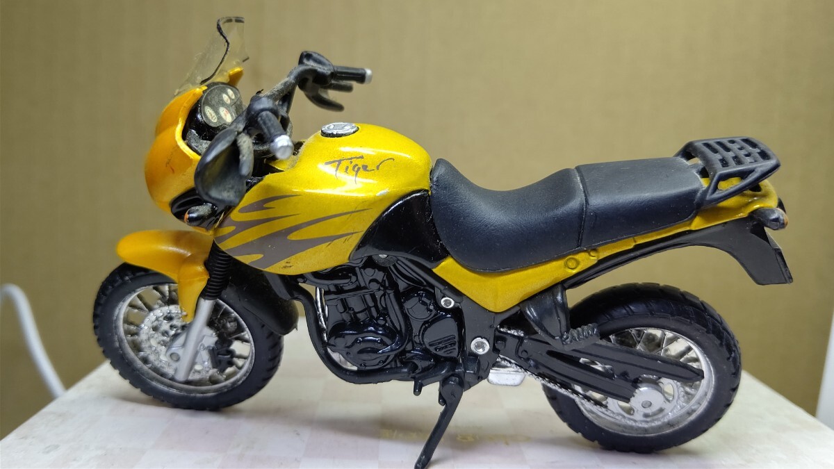 スケール 1/18 TRIUMPH Tiger ！ 世界の名バイクシリーズ！ Maistの画像2