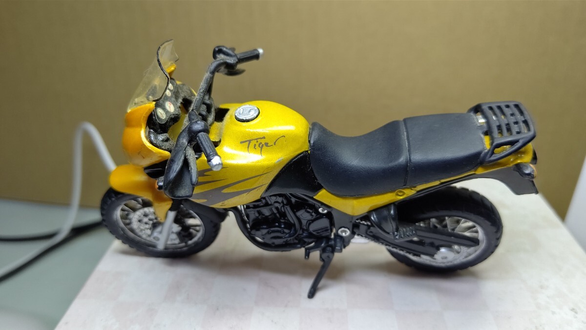 スケール 1/18 TRIUMPH Tiger ！ 世界の名バイクシリーズ！ Maistの画像4