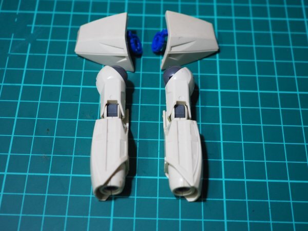 ☆A8725☆ジャンク★バンダイ 1/100 ターンエーガンダム(∀ガンダム) 腕部 のみ ジャンク部品取り 完成品（MGではありません）_画像1