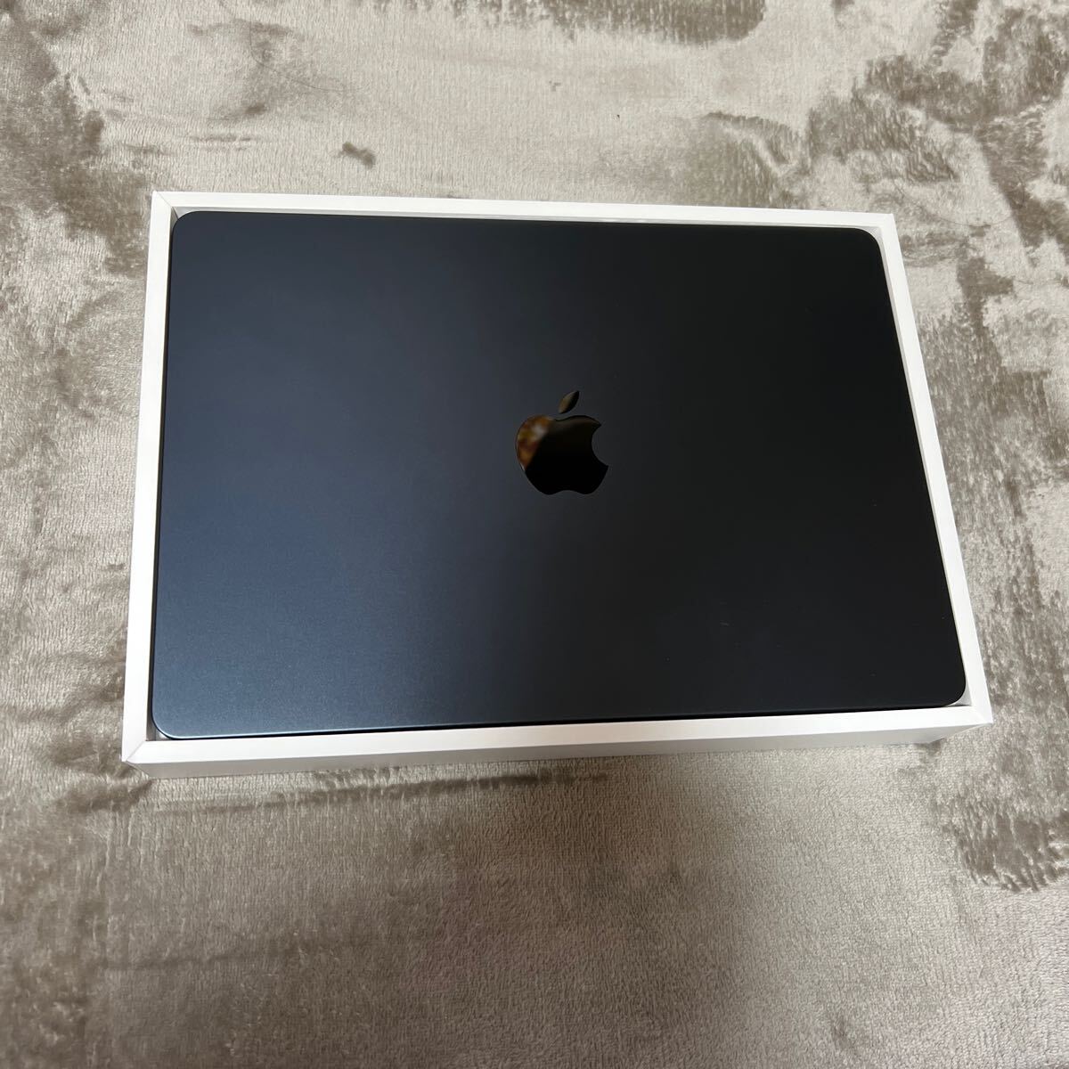 【美品】M2 MacBook Air 13.6 inch/8C CPU/10C GPU/16GB/512GB/ミッドナイト_画像1