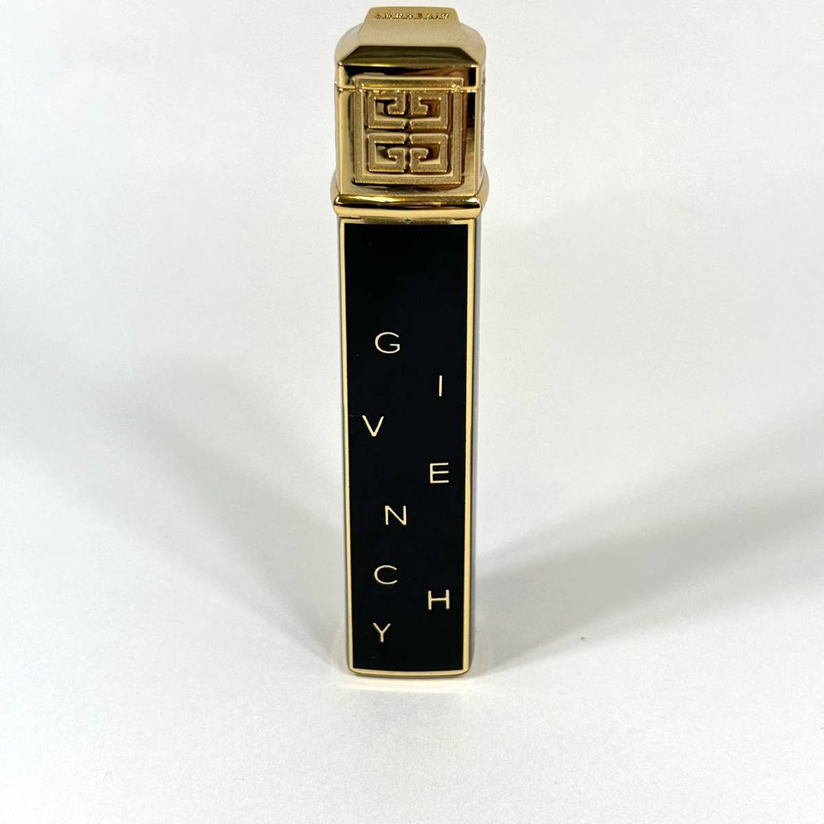 * дешевый *GIVENCHY зажигалка Givenchy курение . надеты огонь не работоспособность не проверялась Vintage Gold черный NT