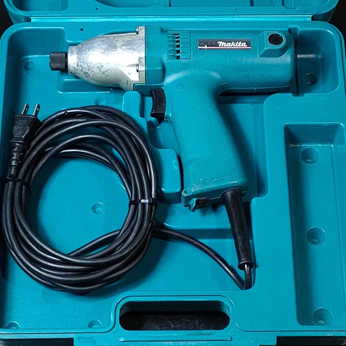 動作良好 中古品 マキタ makita 100V インパクトドライバ 6950 動作良好 中古品 マキタ makita 100V インパクトドライバ 6950