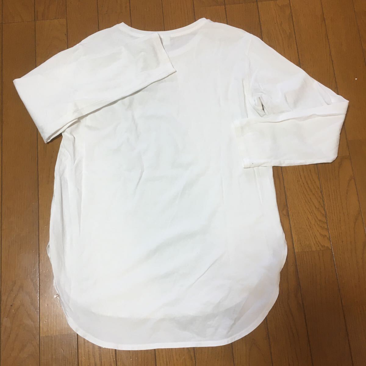 ユニクロ メンズ 長袖Tシャツ 白 M 綿100% 洗濯済み 送料230円_画像2