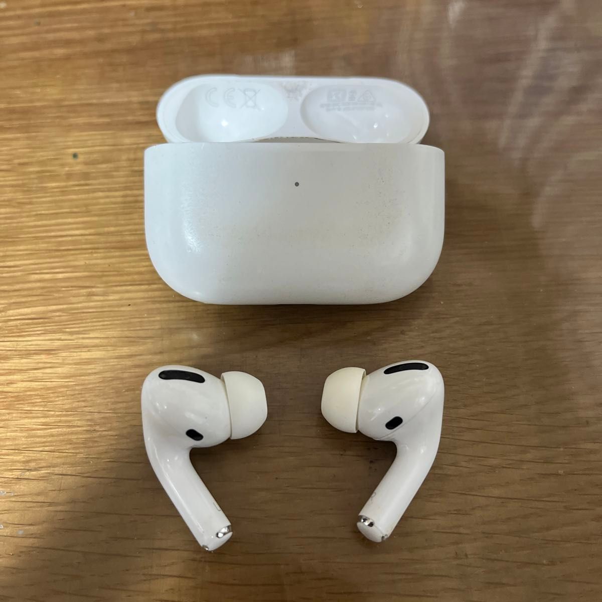 人気提案 【美品】アップル(Apple) AirPods (第1世代) Pro イヤフォン