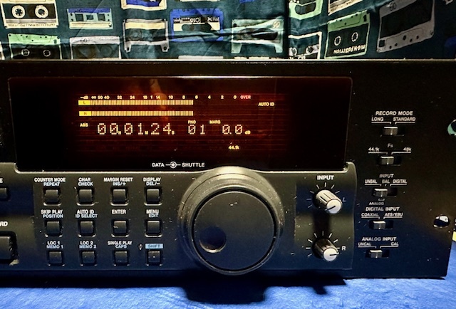 TASCAM　タスカム　高級プロ業務用DATデッキ　DA-40　動作確認品　　おまけで日本語取説および希少なサービスマニュアル付属 EXCELLENT８_画像4