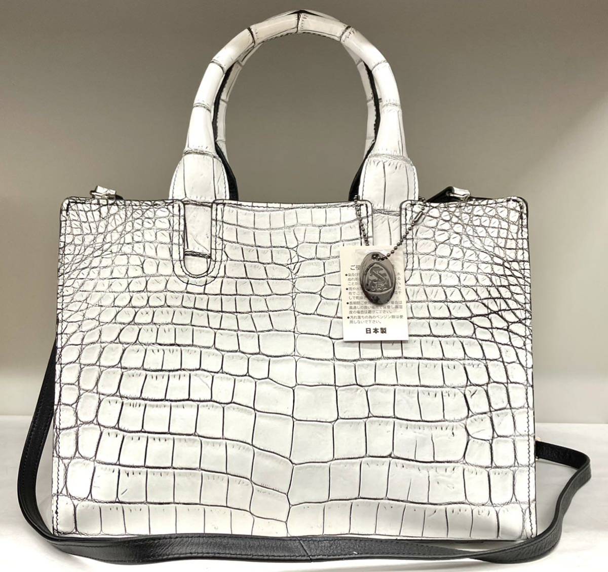  domestic production, made in Japan. crocodile wani leather using. handbag & shoulder bag, two times coating. seat vanilla processing. white, black 00431923