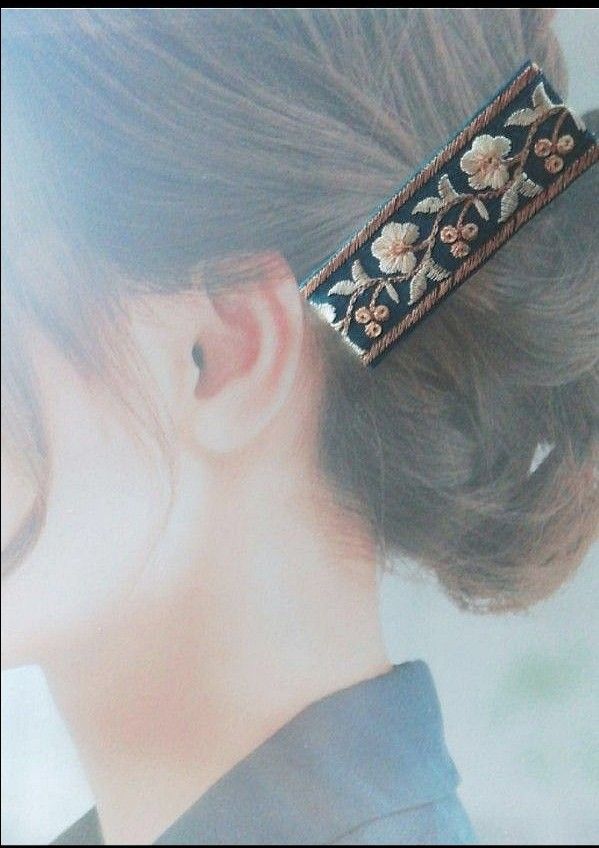 フラワー　インド刺繍リボンヘアクリップ(ダークグリーン⑦)