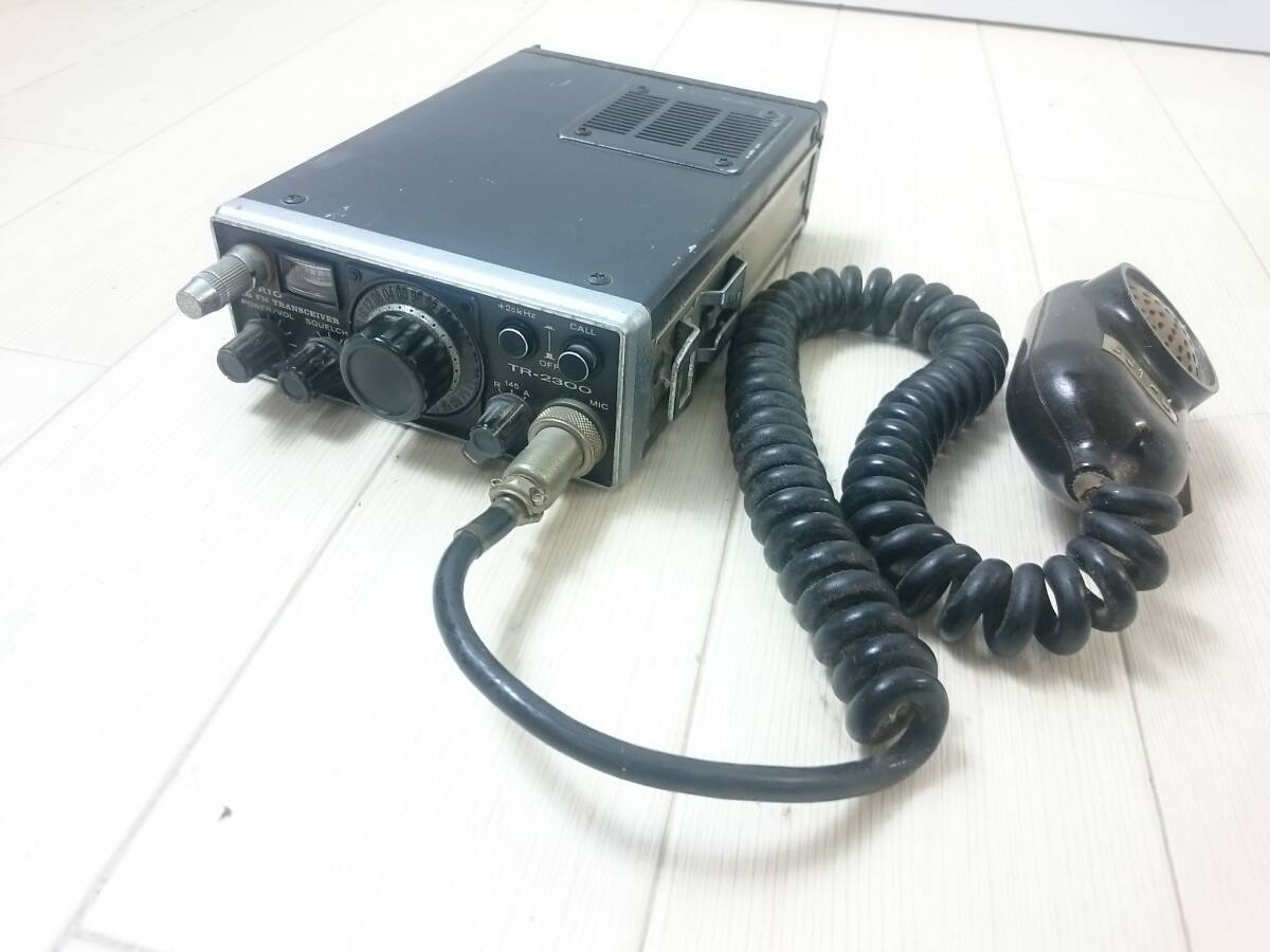 ジャンク TRIO/トリオ 144MHz FM トランシーバー TR-2300 ハンディ アマチュア無線 C8_画像1