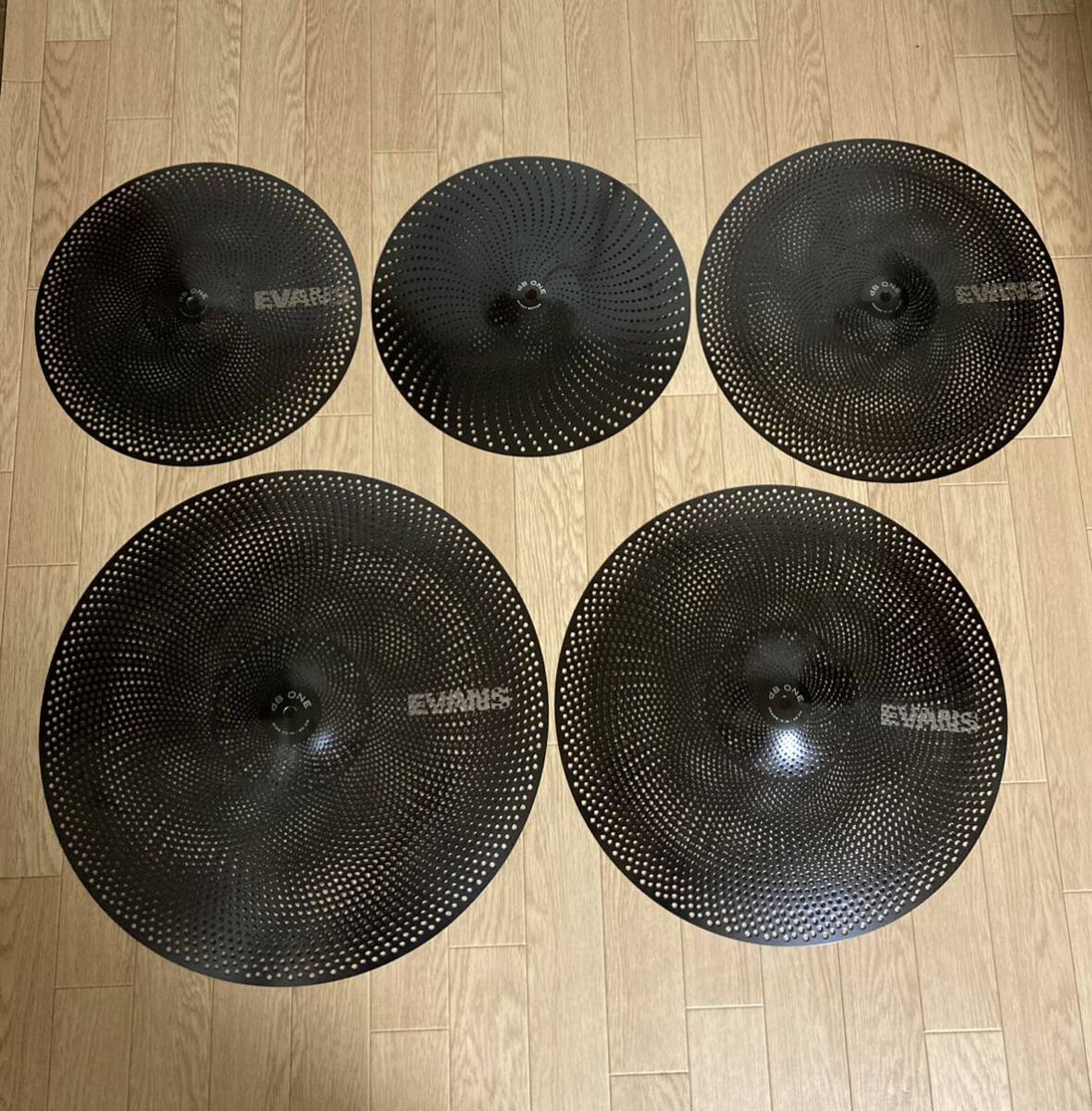 Evans ローボリューム　 dB One　Cymbal Pack 14×2、16、18、20 消音優秀シンバル_画像1